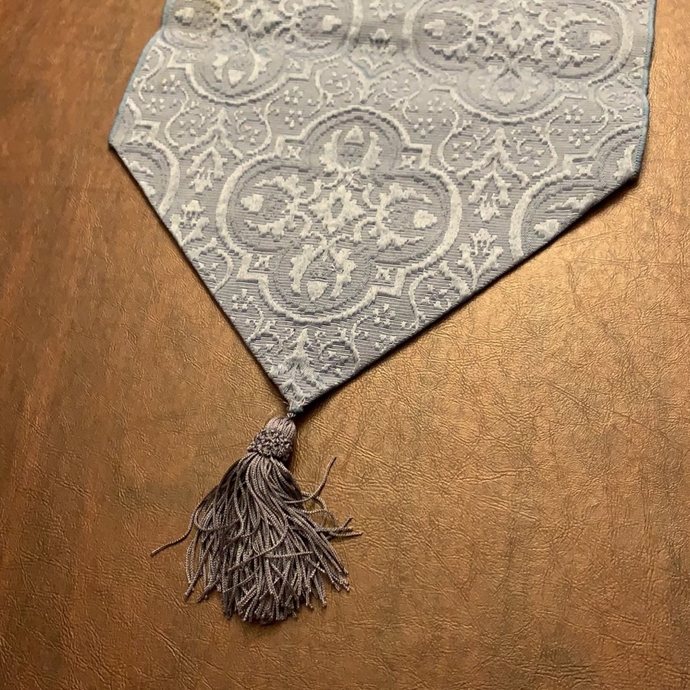 Blue table runner - Picture 2 of 2